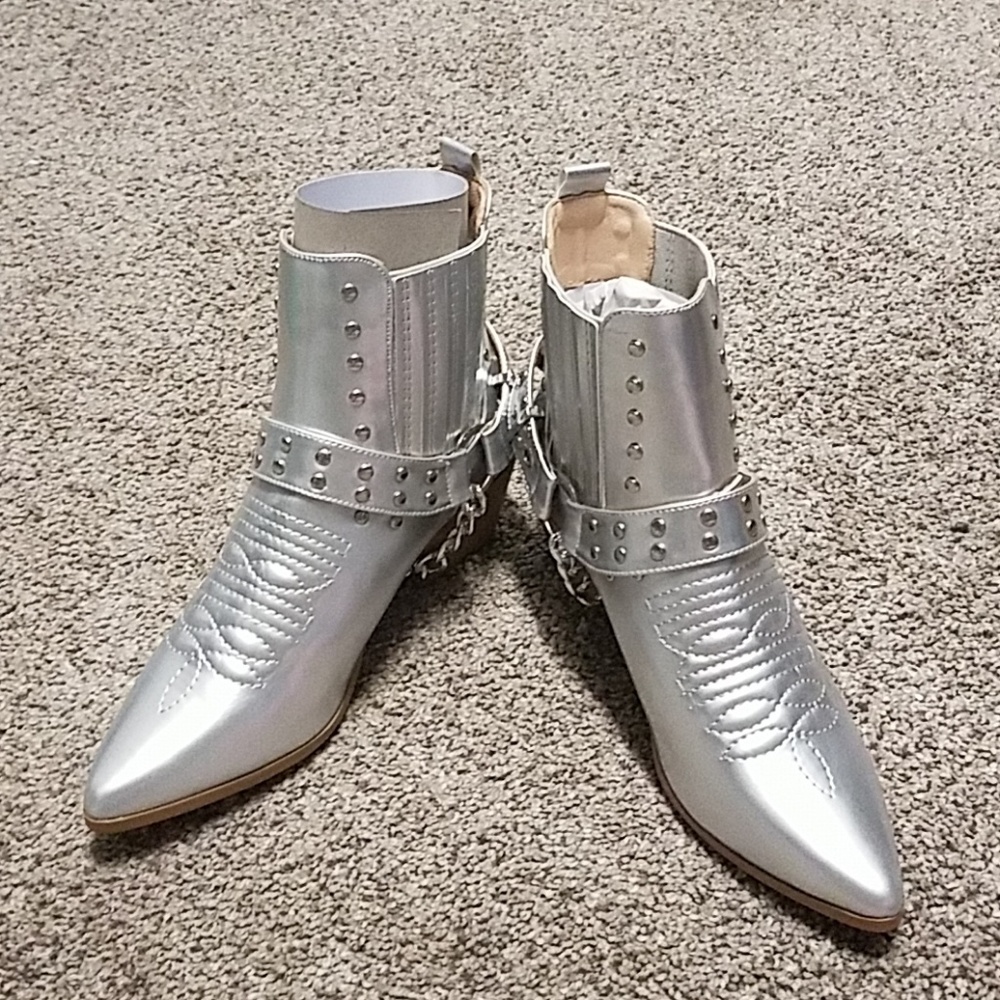 SILVER BOOTS